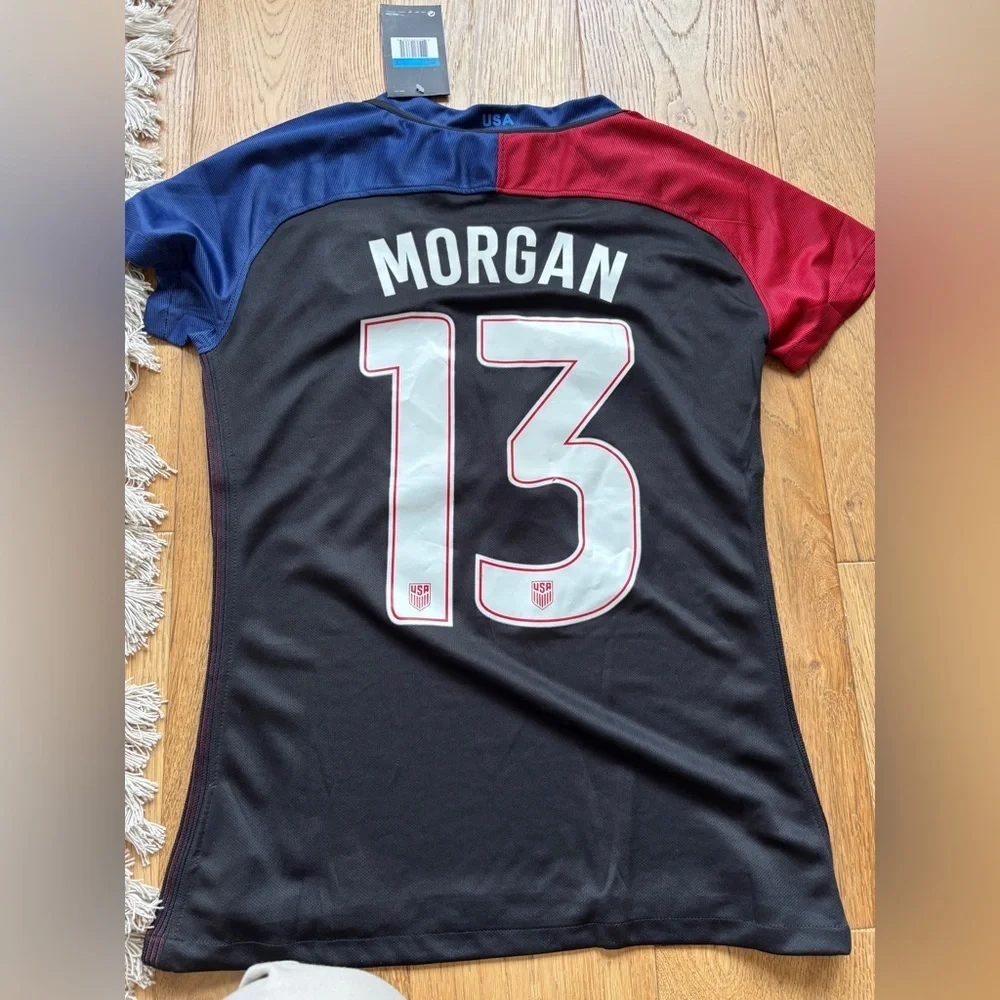 Alex Morgan #13 USA nike soccer jersey NWT womens medium